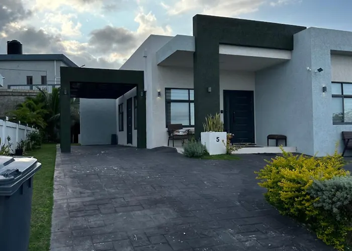 Villa Pyramid 5 *